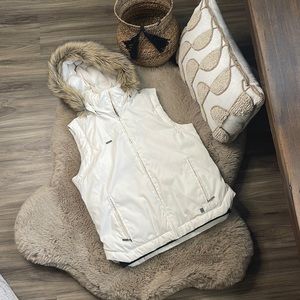Women’s Columbia fur vest